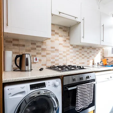 3bed In Rialto 10 Min To *