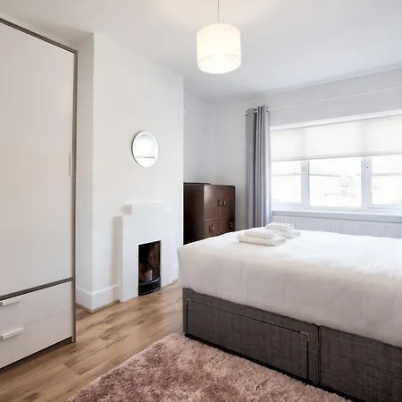 3bed In Rialto 10 Min To *