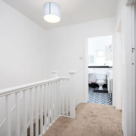 Apartment 3bed In Rialto 10 Min To