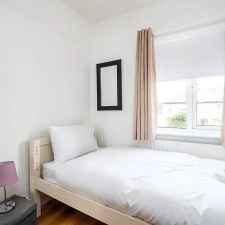 3bed In Rialto 10 Min To